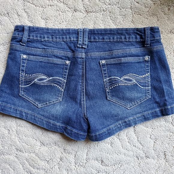Eighty Eight Jean Shorts, Size 11 - Picture 2 of 4